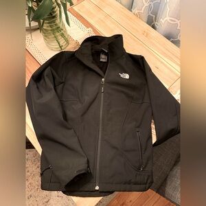 Women’s North Face Jacket size small. EUC waterproof warm fur lined